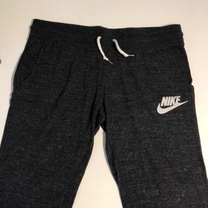 NWT Nike joggers Capri length size medium